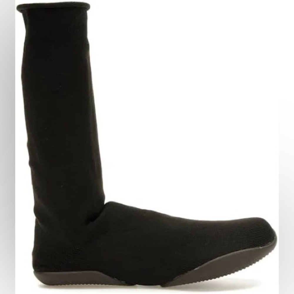 YZY Pod
Size 1 US size 6–8.5